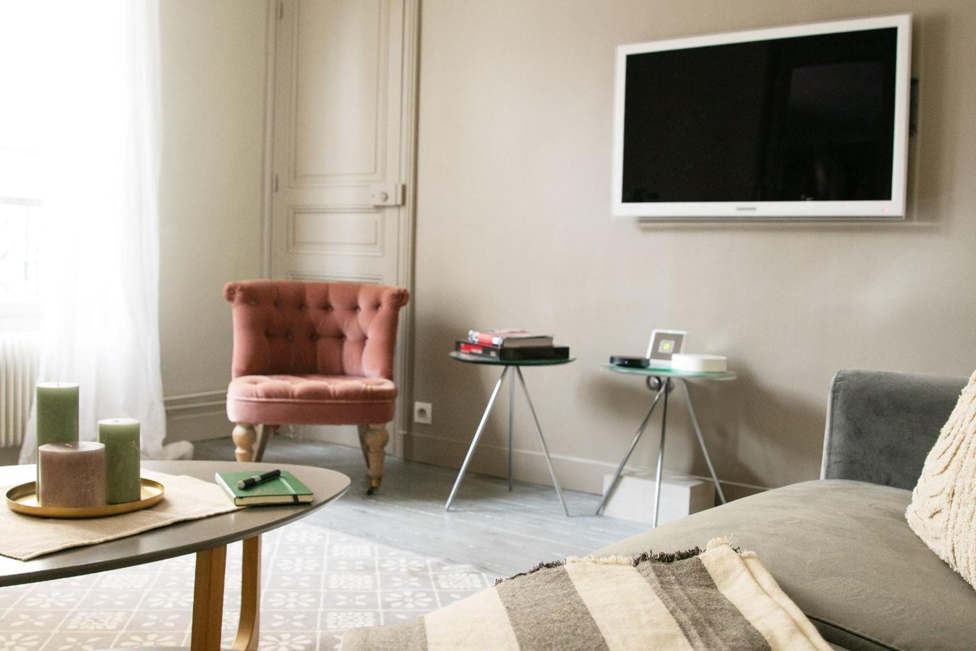 باريس Eiffel Tower & Les Invalides - 1Br - Cityapartmentstay المظهر الخارجي الصورة